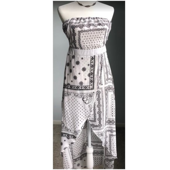 Charlotte Russe Dresses & Skirts - Charlotte Russe Black & White Handkerchief Dress
